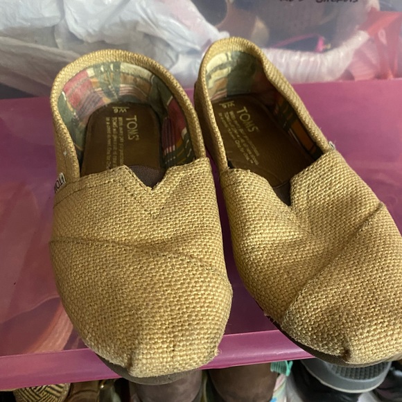 Toms - Picture 5 of 5